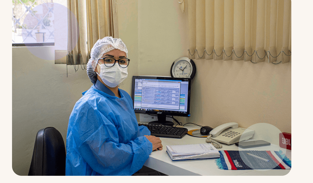 Equipo médico en consultorio